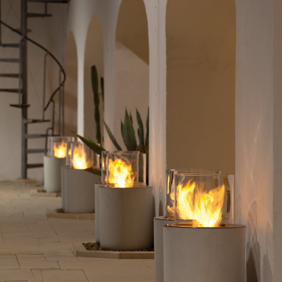 PlanikaUK's tweet photo. Lighting the way. 🔥

First impressions matter, so why not design the ultimate walkway?

Outdoor fires are for more than just keeping warm. 

#OutdoorDesign #Planika https://t.co/vbCacVEWwJ