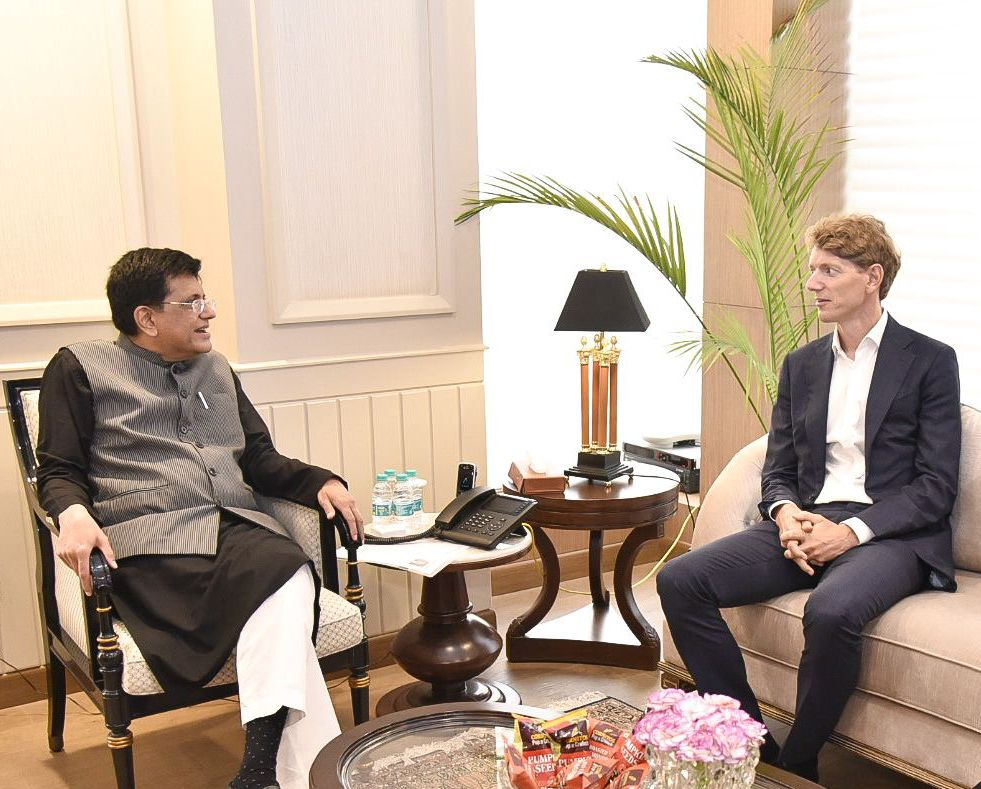 PiyushGoyalOffc's tweet photo. Minister @PiyushGoyal met Mr. Robert Maersk Uggla, CEO, A.P. Moller Holding.

Discussed how the company can leverage opportunities arising from India's growing global trade influence & innovative logistics projects in the shipping sector to further expand it’s footprint in the country.