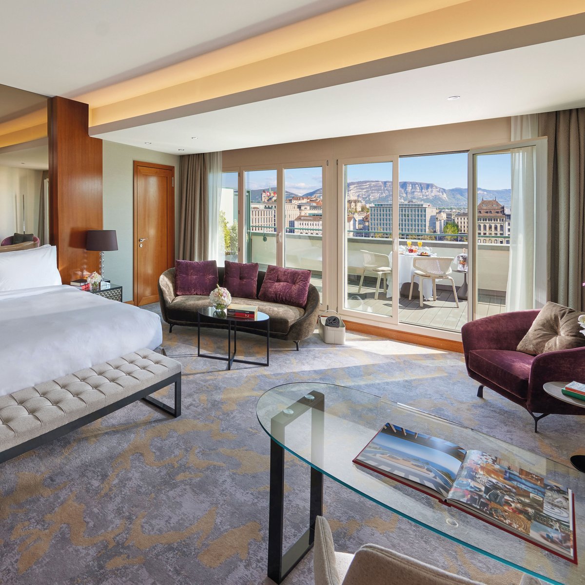 Step into the weekend from @MO_GENEVA's newly renovated rooms. Savour a delicious breakfast while enjoying breathtaking views of the Jura mountains, Geneva’s cityscape, and the tranquil Rhône River. Book now: ow.ly/1mMo50PEsXZ #ImAFan