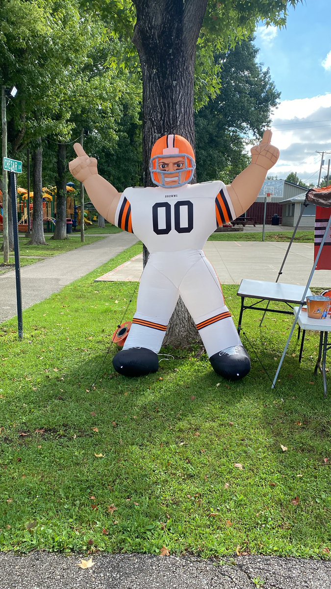 bert_valentine's tweet photo. Come visit us @ Jonathan Bye Days!!! #DawgPound https://t.co/ypQRRDBCSw