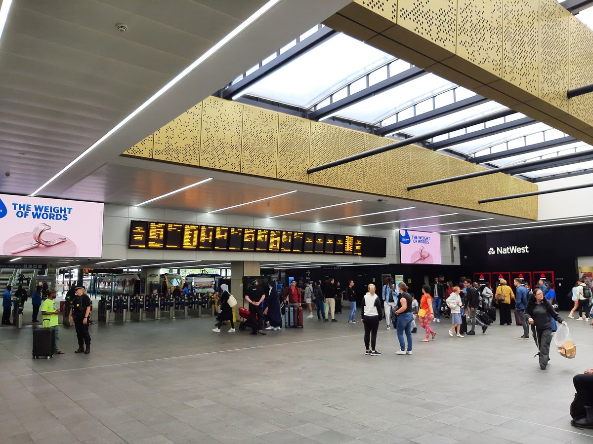 Project Servator officers deploying at Leeds Train Station welcoming all all those attending #leedsfest. Whilst enjoying the event, please remember to report any suspicious behaviour.
#ProjectServator #TogetherWeveGotItCovered #BeSafeBeSound #RandL23