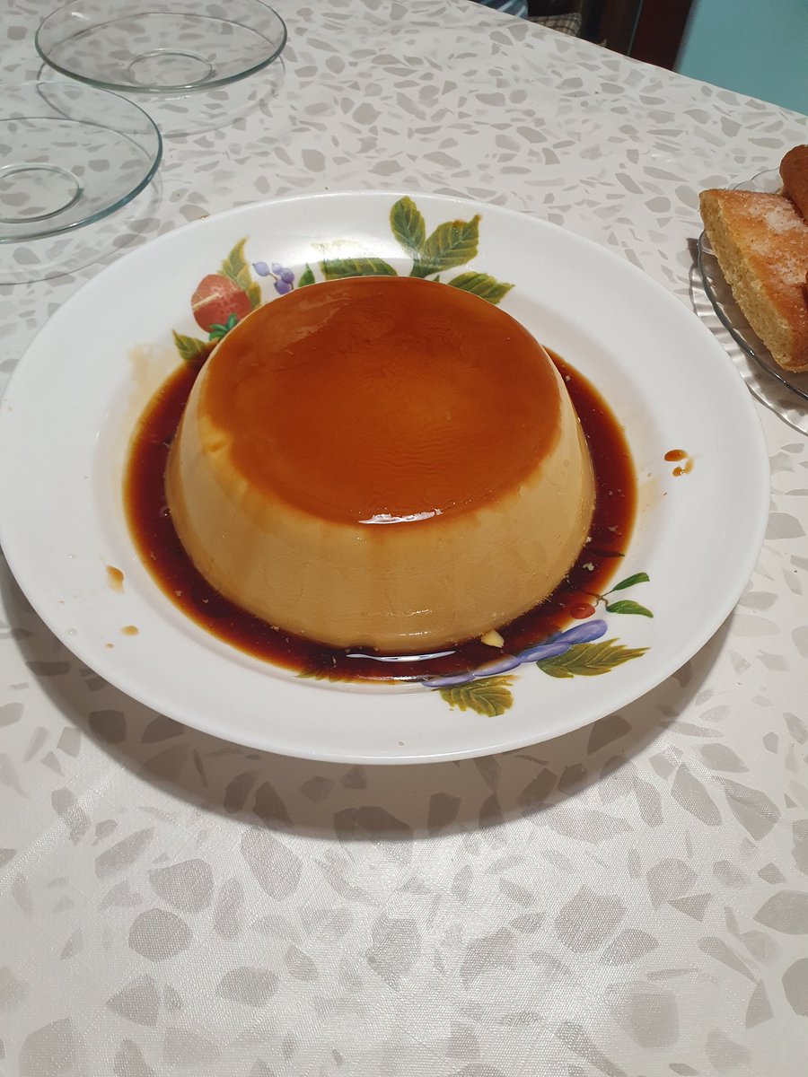 Ventdaram's tweet photo. Quan els veïns et conviden a dinar i la cirereta ve a les postres amb un flam suprem.
#ferpoble https://t.co/GHtgWtFMOc
