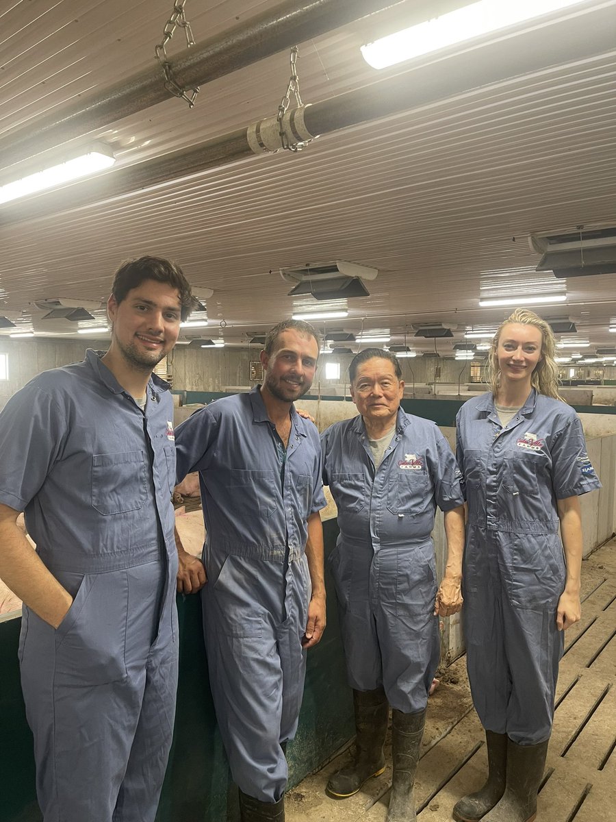 Yesterday we had the honor of having  @senatorvictoroh who sits on Ag committees come visit the farm and tour the barn with some staff!! It was nice to be recognized for being in Ag and helping to produce safe food!!
<a href="/SenateCA/">Senate of Canada</a> thanks again for visit and recognition