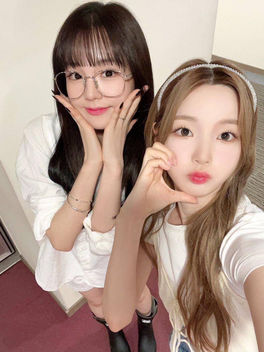 _EL7ZUPofficial's tweet photo. [🧩]

230826 SBS 파워FM #배성재의텐 📻️
#나나 #연희 함께 출동했습니다🎧️❣

#EL7ZUP #엘즈업 https://t.co/fRnpBhm6dT