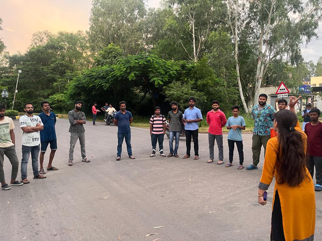 abvphcu's tweet photo. A fervent demonstration in response to the arrest of ABVP's national secretary for protesting against ragging at Jadavpur University. The effigy burning highlights concerns about the actions of the West Bengal state government. https://t.co/481sMFMnoD