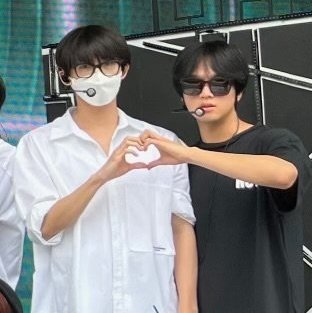 haechanprints's tweet photo. haechan doing heart pose with winwin omg!! https://t.co/oQx7PIM5b1