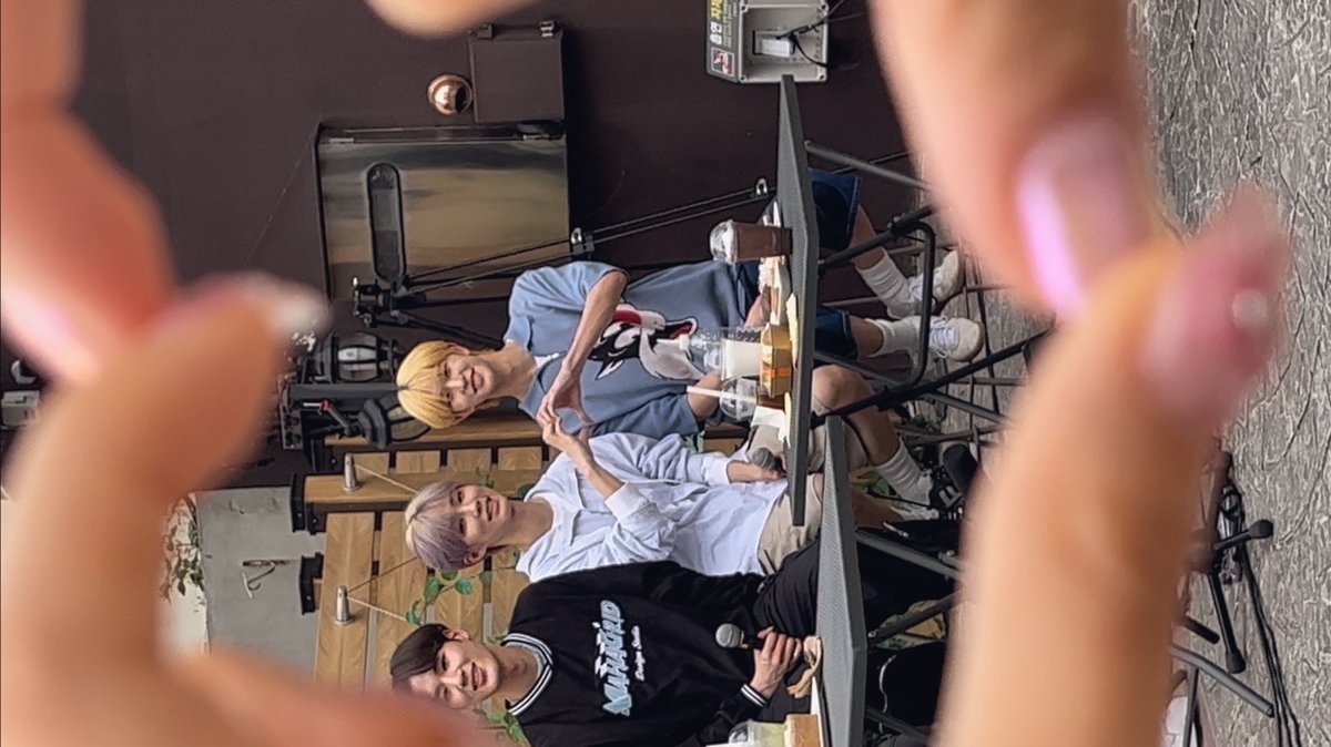 👨🏻‍⚕️치료가 필요할 정도로 심각한 버스킹 증후군입니다 🩺

ㄴ 흥 웃기는 소리 ((( 다음 버스킹 언제지… )))