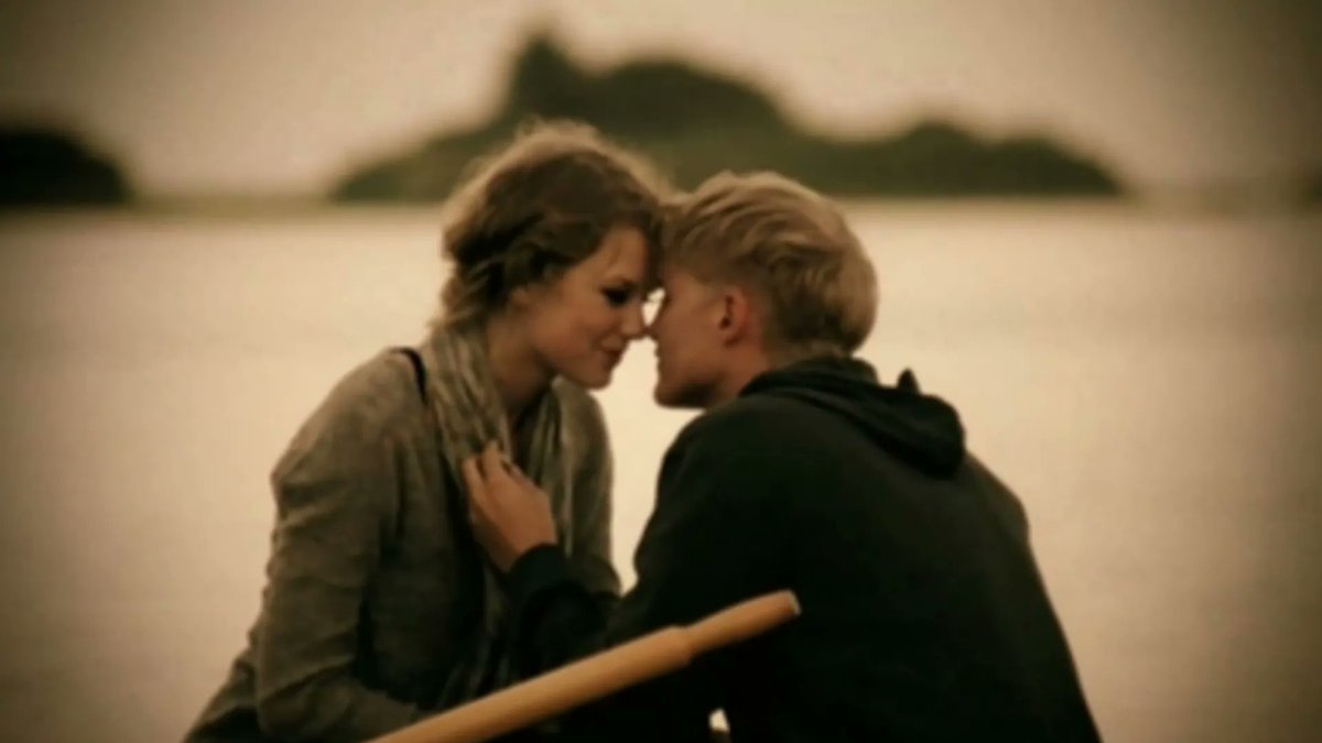 TheSwiftSociety's tweet photo. Throw🔙| 13 years ago today, @TaylorSwift13 released the “Mine” music video https://t.co/5D3Gml2lyy
