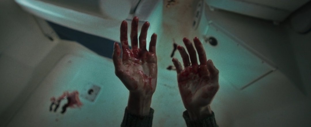 artenproyecto's tweet photo. Pronto: #Uno, inquietante thriller de suspenso en medio de un paraje acuático misterioso y el posible trasfondo de un desastre ambiental minero. Protagoniza @marcelamar07 bajo la dirección de @JulioCine. Así es su concepto visual: https://t.co/9n2n5BKhRd #EnRodaje #cinecolombiano https://t.co/8X0xKFbO1Y