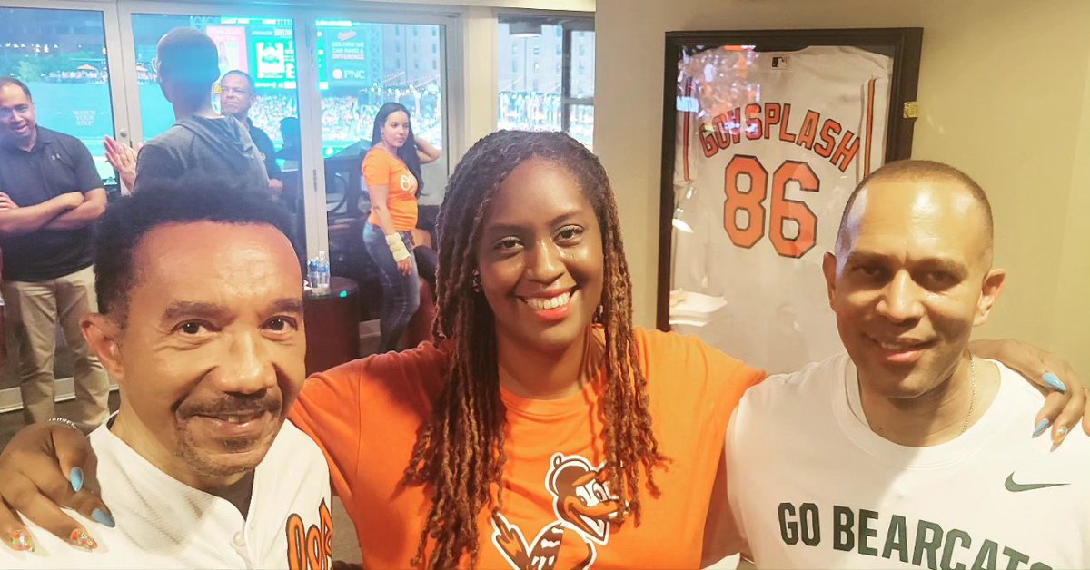 Smith4Delegate's tweet image. Another electric Orioles win with my Congressman @RepKweisiMfume, US House Minority Leader @RepJeffries, MD Speaker @SpeakerAJones and other MGA leaders. #Birdland
