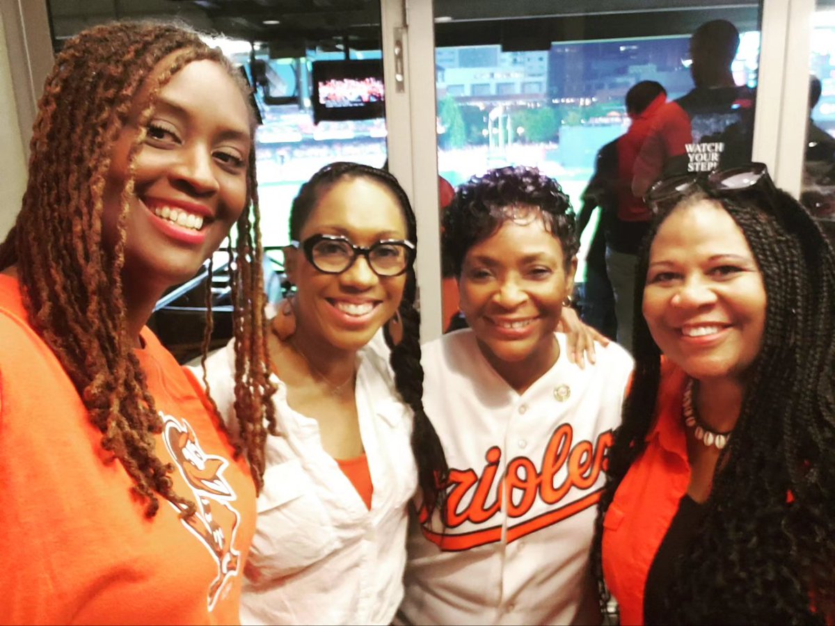Smith4Delegate's tweet image. Another electric Orioles win with my Congressman @RepKweisiMfume, US House Minority Leader @RepJeffries, MD Speaker @SpeakerAJones and other MGA leaders. #Birdland