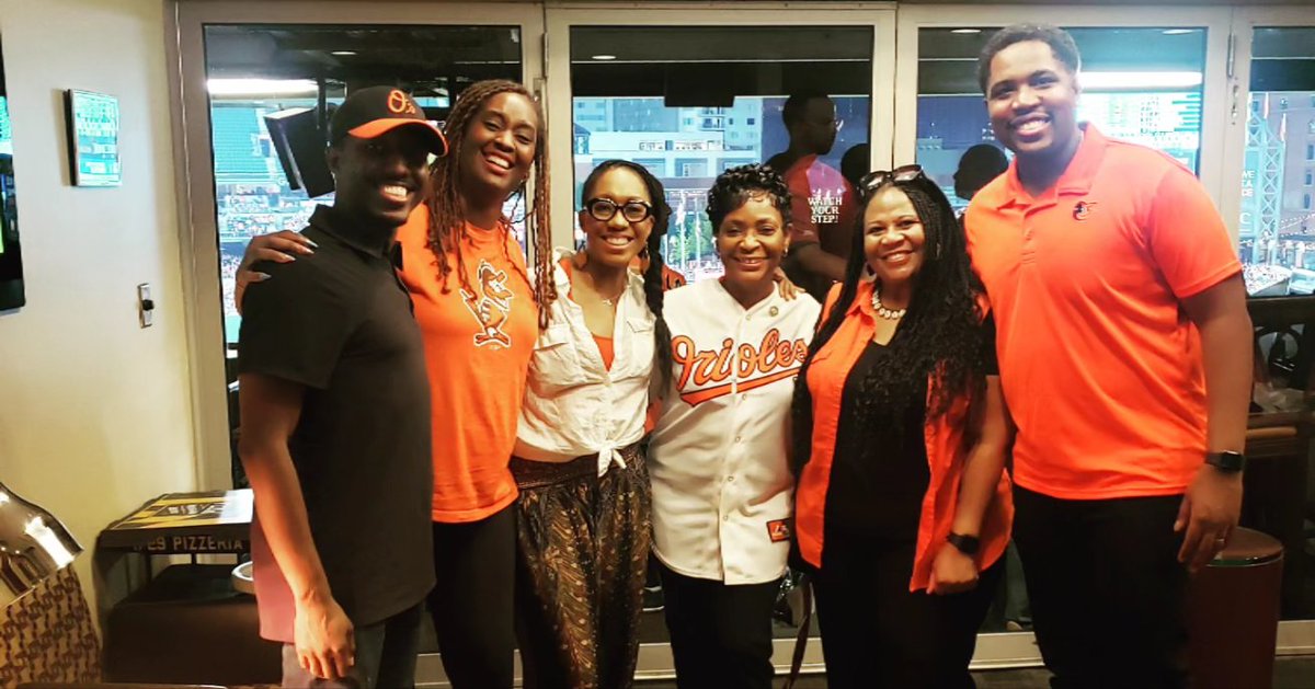 Smith4Delegate's tweet image. Another electric Orioles win with my Congressman @RepKweisiMfume, US House Minority Leader @RepJeffries, MD Speaker @SpeakerAJones and other MGA leaders. #Birdland