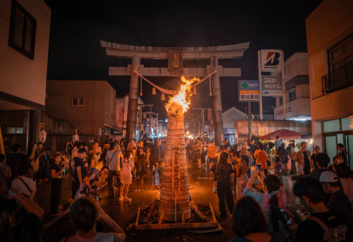 吉田の火祭り2023

日本三奇祭に数えられる吉田の火祭
夏の終わりを拒むかのような熱気に包まれ、雷鳴が轟く夜空を焦がしていた。

 #吉田の火祭り  #富士吉田   #山梨