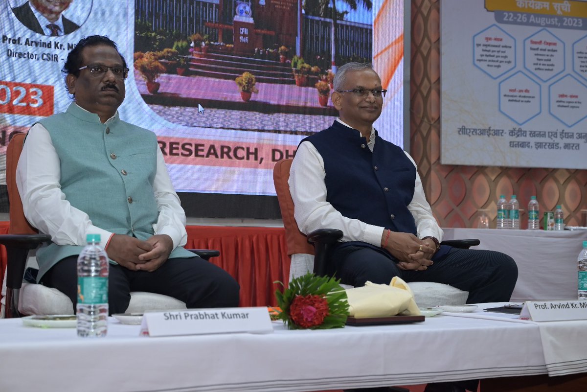 CIMFR_CSIR's tweet photo. "CSIR-CIMFR's 'One Week One Lab' campaign concludes with a flourish, showcasing a week of scientific innovation, collaboration, and commitment to national progress. #OneWeekOneLab @CSIR_IND https://t.co/IvExHvsPIO