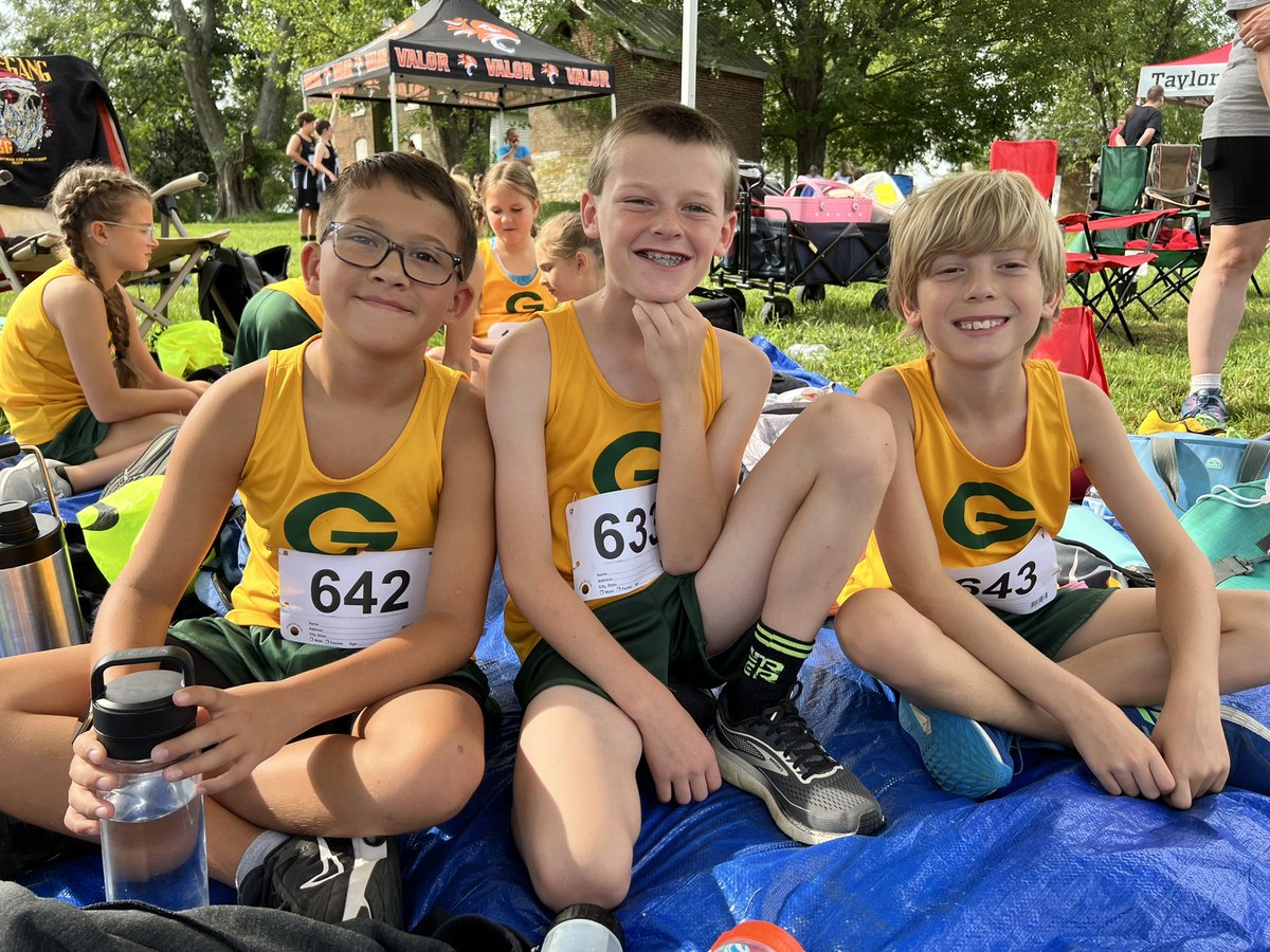 MrsRichNatcher's tweet photo. @NatcherElem boys ready to run their xc race with @GatorsXC https://t.co/w9St7pWP3p