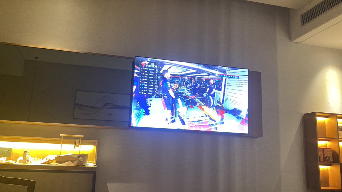 DeadRobloxMemes's tweet image. Ferrari fans rn