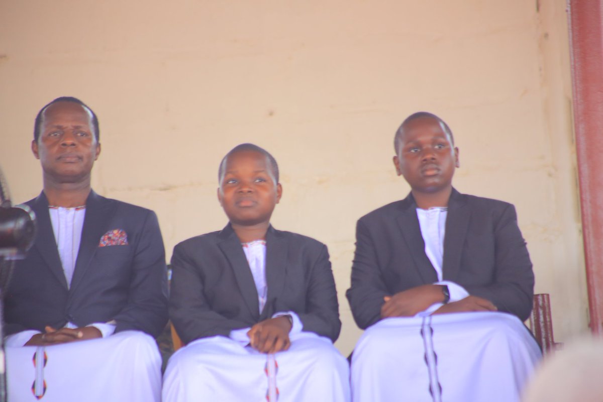 BugandaKingdom_'s tweet photo. Omulangira David Kintu Wasajja, Omulangira Richard Ssemakookiro, nga balaba omupiira e Wankulukuku. https://t.co/Bsz8E4QRKT