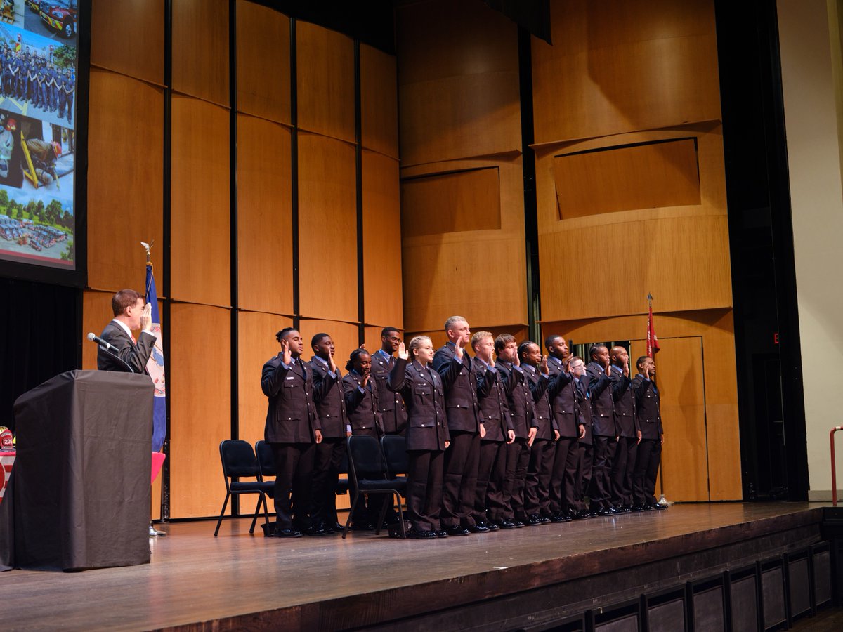 AlexandriaVAFD's tweet photo. ICYMI: Earlier this week, the Alexandria Fire Department welcomed 19 graduates who completed the training academy. Starting today, our newest first responders will report to their first assigned stations in the City. Welcome to the team! #onwardAFD
https://t.co/Yy4eCbMLSm https://t.co/IMgdF3GMOB