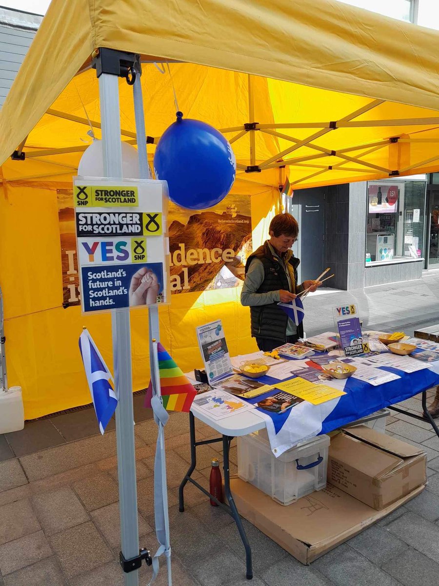 MrsLizLowrey's tweet photo. Lovely to have our latest street stall on the #PerthPride weekend . Lots of positivity and more and more folks seeing the benefit of Scotland as an independent country #ActiveSNP https://t.co/ie10uJ4RUY