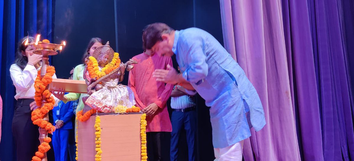 ManojTiwariMP's tweet photo. दिल्ली के #सत्यवती_कॉलेज में दो दिवसीय #youthparliament का शुभारंभ किया.. आयोजक #kushkishor & #Rahulraj के प्रभावी कार्यक्रम में प्रिंसिपल #Harendrakumar जी व #Niharika जी भी उपस्थित रहे.. कल शाम इस सत्र का समापन होगा.. @narendramodi @ombirlakota @sansad_tv https://t.co/uKOXEx6WPb