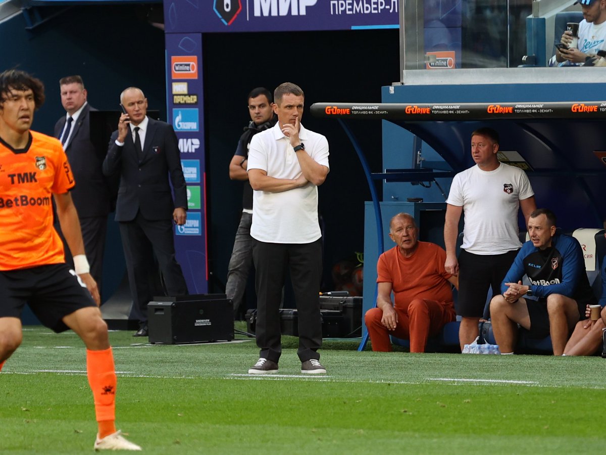 suaradarirusia's tweet photo. Kekalahan pertama di @premierliga yang telak. @FCURAL harus takluk 4-0 dari tuan rumah @zenit_spb lewat dua Gol dari Casierra, satu gol Claudinho dan Sergeev. Bahkan di pertandingan ini Ural tidak mencetak satu kalipun Shoots on goal ke gawang Zenit. 😔.
🐝🧡🏟️.
#zenitspb #fcural https://t.co/Okar1xLZJQ