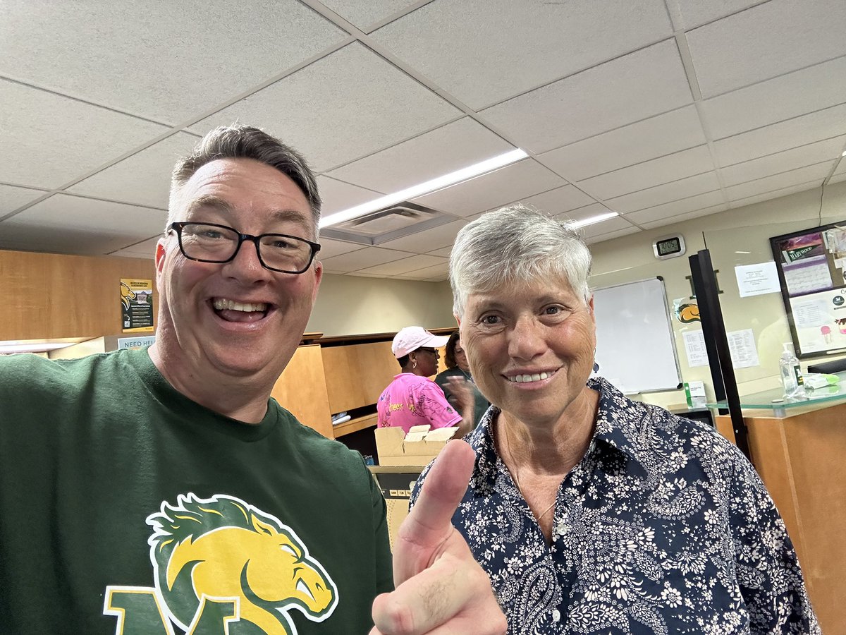 benjaminstrong's tweet photo. Move in day at @MarywoodU and I ran into @SisPrez! So excited for what is in store for my son!!! https://t.co/eNEGACgiTM