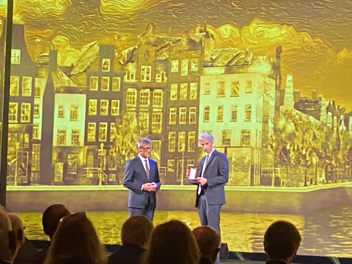 ⁦@ArthurWilde5⁩ receiving Royal decoration & ⁦@escardio⁩ Gold Medal in recognition of his selfless dedication and contributions to the care of patients with inherited cardiac disorders, science & mentorship of generations of clinicians/researchers. Proud of my mentor!