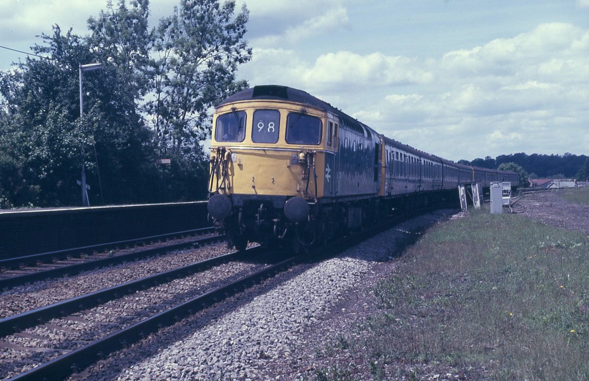 Crompton of the week.  33103 passing Romsey on the diverted 11.35 Waterloo - Weymouth.  15th June 1985. #class33 #BRblue #Britishrail
