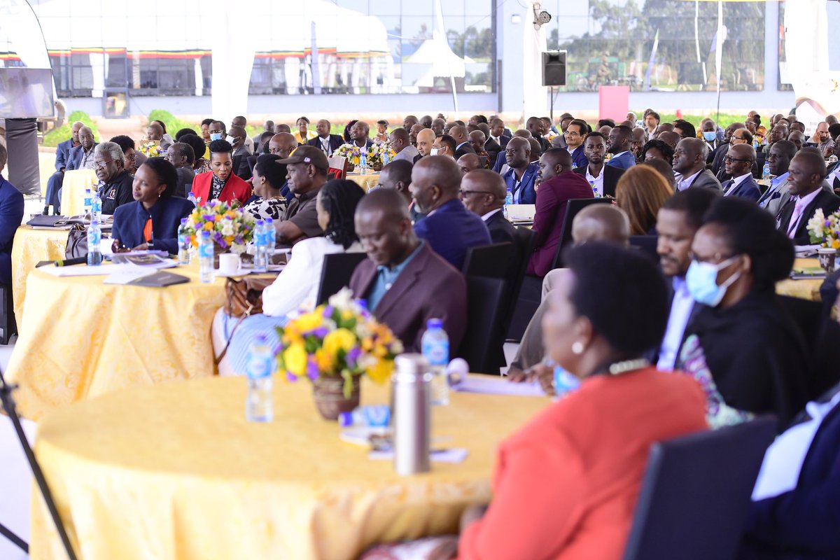 MishWinnie3's tweet photo. My president is always committed to serving his country we are right behind you HE @KagutaMuseveni https://t.co/QmmdwePUes