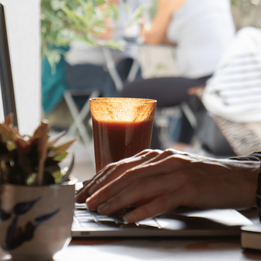 amphore_fr's tweet photo. 🌱 Rentrée écoresponsable au bureau ! Dites bonjour à notre gobelet réutilisable 100% végétal, Made in France 🇫🇷

🌍 Dites adieu aux jetables, réduisez votre empreinte carbone. Soutenez l'économie locale et adoptez un style durable. ☕️💚 https://t.co/gioj3QW1oU