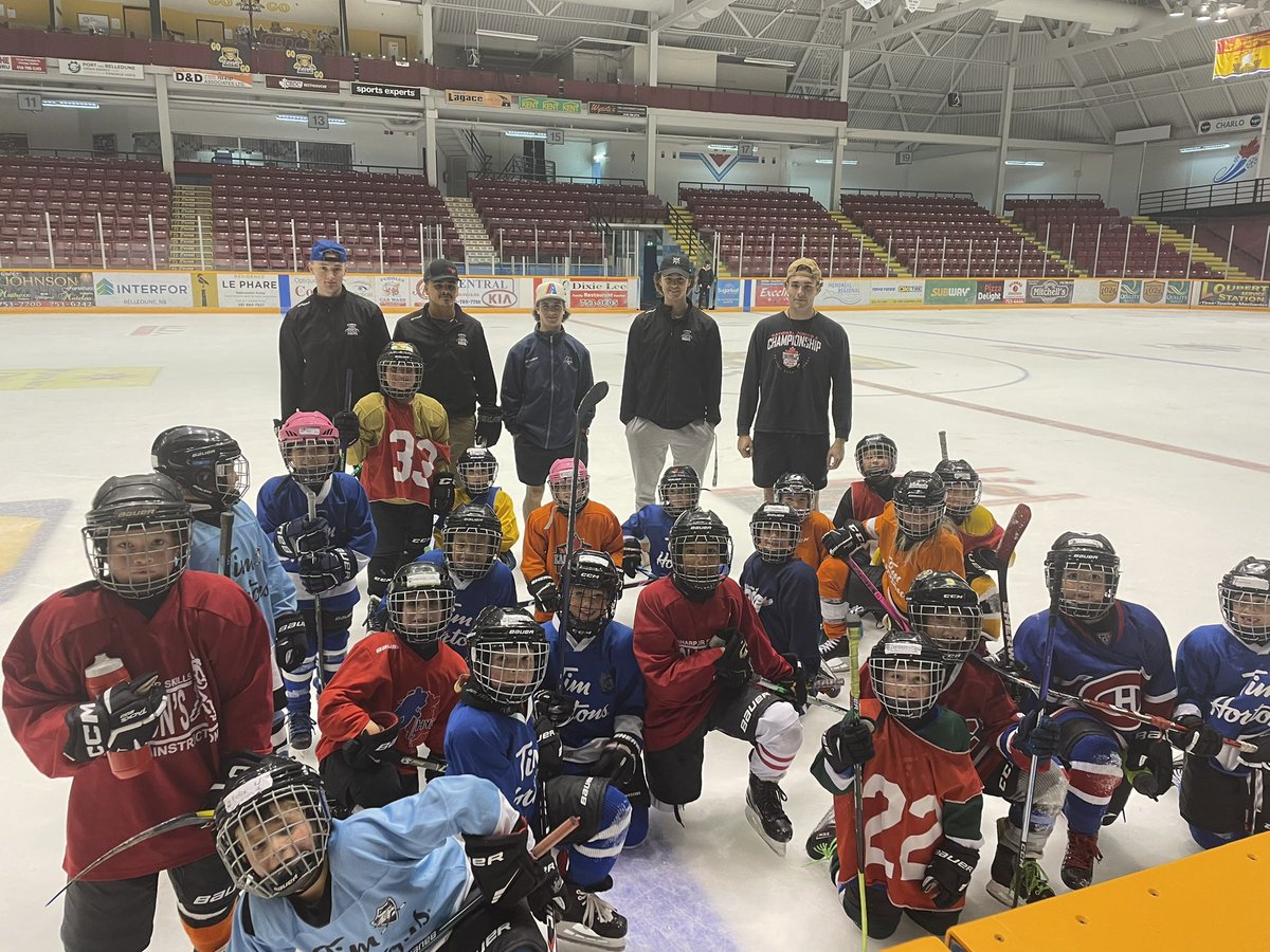 TigersHockeyMHL's tweet photo. Great week during our annual tigers hockey camp for some young hard working hockey players! https://t.co/tU8j74p6nE
