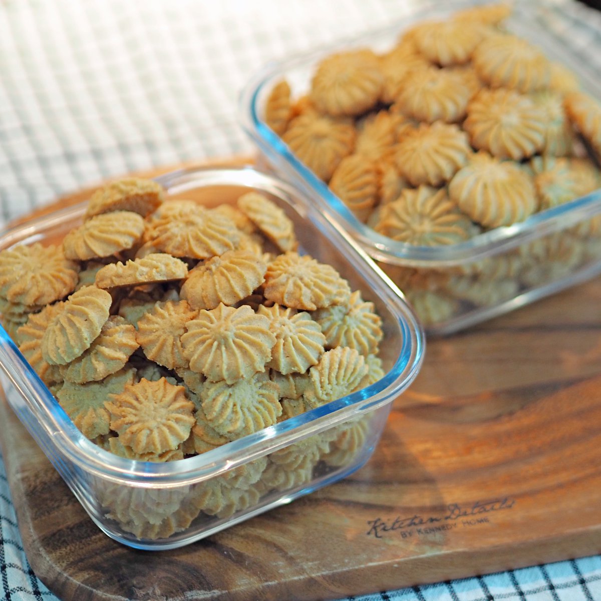 ilerbkitchen's tweet photo. Peanut Butter Cookies 
ขอบคุณสูตรจาก Tiktok ช่องคุณ Paweenee’s Nuts Butter ทำไมมันอร่อยอย่างงี้ ฮือๆๆๆ หวานๆ เค็มๆ มันๆ ชิ้นจิ๋วๆ กินง่าย เผลอแปปเดียวกินไปสิบชิ้นละ 🥜🥜🥜🥜🤤 1 สูตรได้เยอะพอสมควรเลยค่ะ อบไฟบนล่างเปิดพัดลม 160c 10 นาทีค่ะ แจกได้ทั้งเครือญาติ 😂 https://t.co/flXoFLoYR6