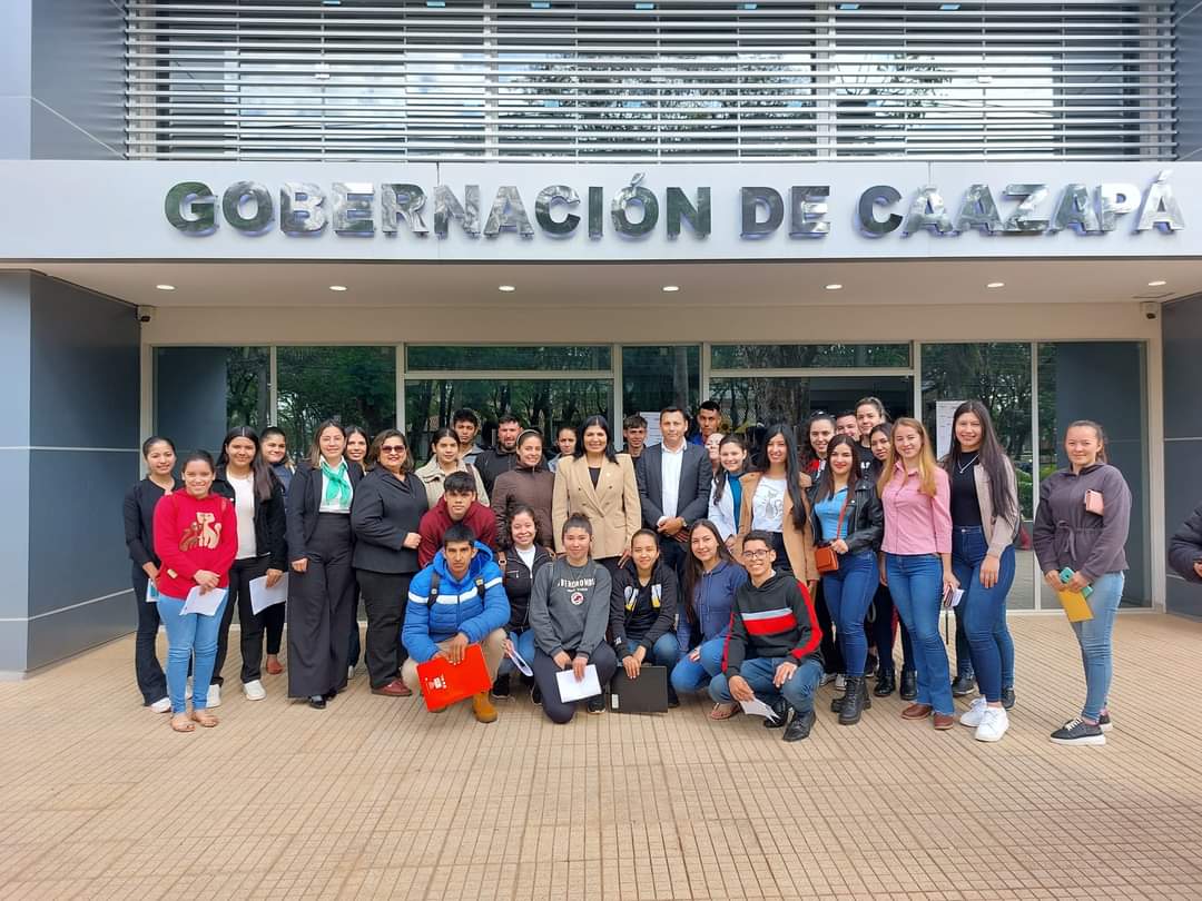 InfoANRpy's tweet photo. #EBY | ENTREGA DE APORTES A BECARIOS.
 
El Gobierno Nacional a través de la Entidad Binacional Yacyretá realizó la entrega de aportes a los universitarios becados mediante convenio entre la Gobernación de Caazapá y la Entidad, la Coordinadora del Área Social, @DelPilar_Medina que asumió el cargo hace unos días en la Entidad, encabezó dicha actividad. 

En esta oportunidad fueron beneficiados 716 jóvenes de los 11 distritos del Dpto de Caazapa, quienes recibieron 1 millón y medio a  2 millones y medio de guaraníes (según la carrera que cursan).

La actividad se llevó a cabo en el edificio de la Gobernación de Caazapá.

Posteriormente acompañó al Señor Presidente @SantiPenap,  Vicepresidente @AllianaPedro, junto al Director de la EBY, @LuisBenitez_Dip y comitiva  al acto de habilitación de mejoras realizadas en el Hospital Regional de Caazapá y entregas de aportes a otros sectores.

#GobiernoDelParaguay