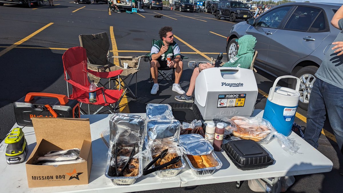 JohnPaulFAL's tweet photo. @MadDogRadio @Babchik This is @MissionBBQ that we brought to the #FALGATE in honor of HOF @joethomas73 It was delicious! Sliced brisket, pulled pork, sausage, Mac n cheese, beans, cornbread & sliders! Today we eat like champions!
@CentralPAFAL @thenicolino @SmigglyFAL @mushwear @FalQueen @hilaryjoy https://t.co/yGMDdwORd7