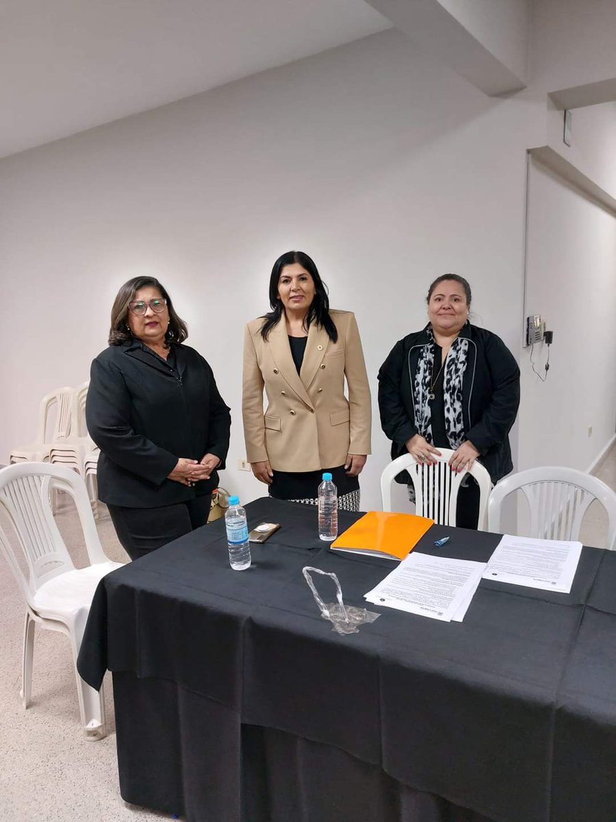 InfoANRpy's tweet photo. #EBY | ENTREGA DE APORTES A BECARIOS.
 
El Gobierno Nacional a través de la Entidad Binacional Yacyretá realizó la entrega de aportes a los universitarios becados mediante convenio entre la Gobernación de Caazapá y la Entidad, la Coordinadora del Área Social, @DelPilar_Medina que asumió el cargo hace unos días en la Entidad, encabezó dicha actividad. 

En esta oportunidad fueron beneficiados 716 jóvenes de los 11 distritos del Dpto de Caazapa, quienes recibieron 1 millón y medio a  2 millones y medio de guaraníes (según la carrera que cursan).

La actividad se llevó a cabo en el edificio de la Gobernación de Caazapá.

Posteriormente acompañó al Señor Presidente @SantiPenap,  Vicepresidente @AllianaPedro, junto al Director de la EBY, @LuisBenitez_Dip y comitiva  al acto de habilitación de mejoras realizadas en el Hospital Regional de Caazapá y entregas de aportes a otros sectores.

#GobiernoDelParaguay