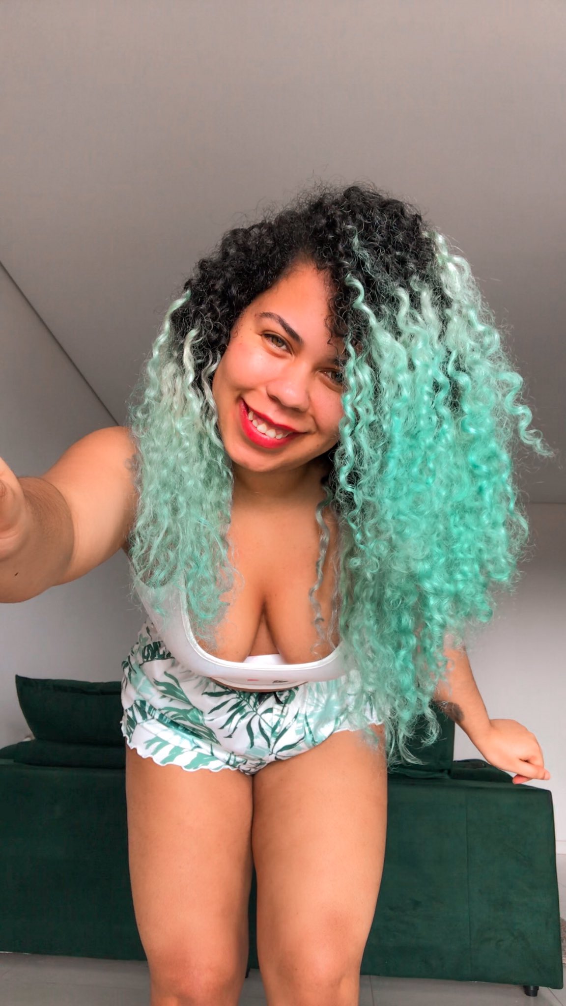 What color is my hair? https://t.co/3Yre6dEk18