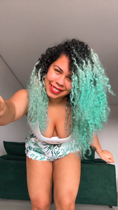 What color is my hair? https://t.co/3Yre6dEk18<a href="/tag/silhouettechallenge"class="tags"><span>#silhouettechallenge</span></a>