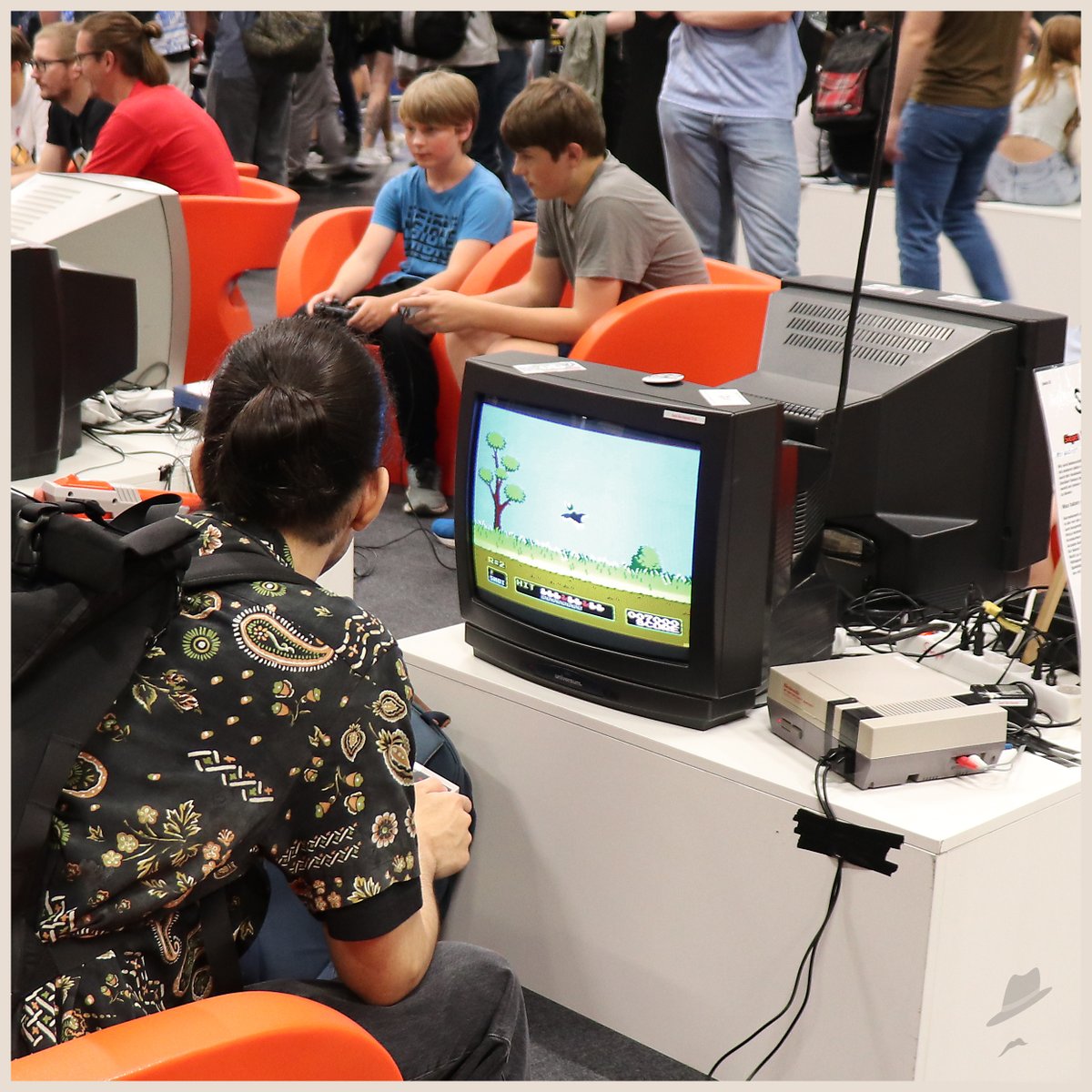 I went to #GamesCom2023 and had a blast of a time! So much to see. From brand new games to... old fashioned #DuckHunt... #Retro #RetroComputing #RetroComputer #RetroGaming #RetroGame #Commodore #Commodore64 #Nintendo #Nes #Gamescom