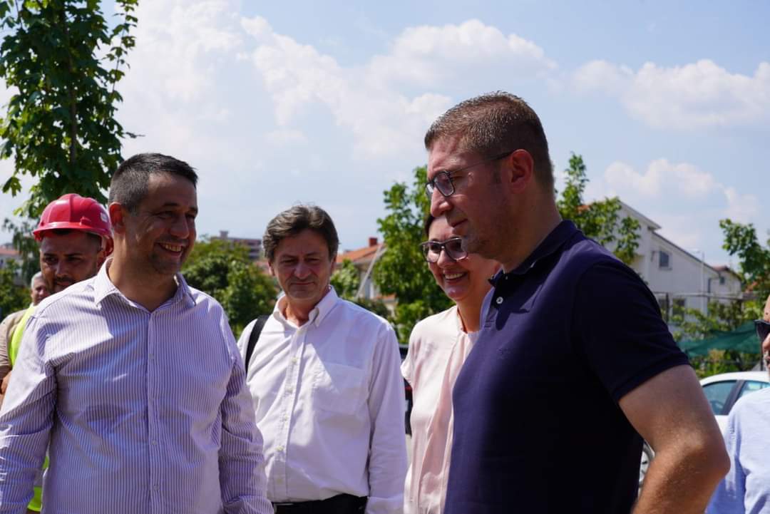 MickoskiHM's tweet image. Заедно со градоначалникот на општина Гевгелија, Андон Сарамандов во рамките на активноста „Ова е Македонија за сите“, присуствувавме на градежни активности за изградба на нов парк, реконструкција на Домот на културата во Моин и пуштање во употреба на новиот водовод во Негорци.