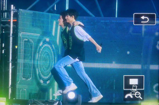 윈윈이 오늘 콘서트 내내 행복해보여서 좋다..