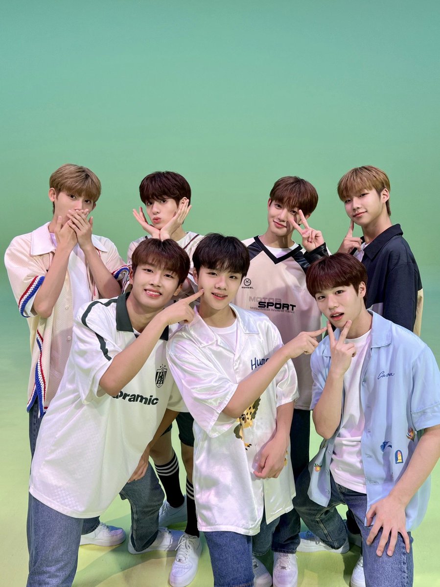 [📸] #더윈드데이 #THEWINDDAY 

23.08.26 
<𝐏𝐞𝐫𝐟𝐨𝐫𝐦𝐚𝐧𝐜𝐞𝟑𝟕>

여름방학이 끝나 서운하다고요?😥

우리 더윈드의 
여름방학 무대를 본다면🙀

다시 여름방학을 맞이할 수 있다구요😘

#더윈드 #THEWIND #The_Wind
#신재원 #김희수 #타나톤
#최한빈 #박하유찬 #안찬원 #장현준