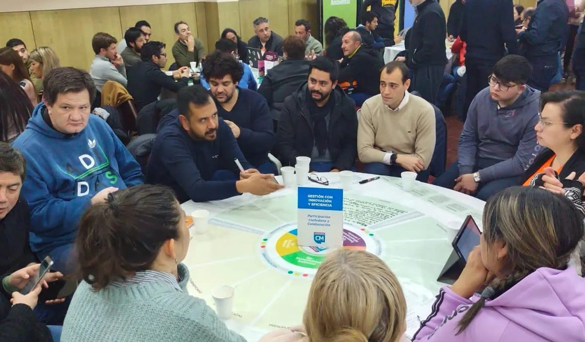 gabimartinez33's tweet photo. 📍Junto a vecinos/as, organizaciones sociales y el @FrenteCambiaMza, trabajamos para avanzar en los ejes de gestión de Godoy Cruz y la provincia.

#QueremosLoMismoQueVos 
✅️ @diegocostarelli @TadeoGZ https://t.co/jzYAuGJVBl