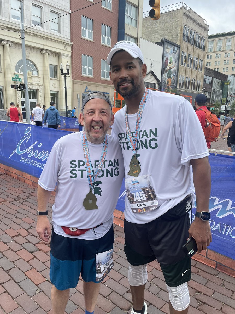 MexCarey's tweet photo. Does finishing the Crim 10-mile run and seeing Charlie Bell make me an honorary Flintstone?  @flintstone14 

#GoGreen https://t.co/jajbyrdMFd