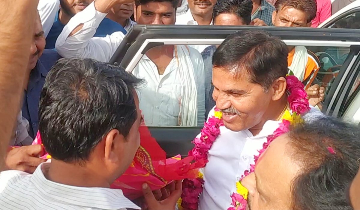 NareshMeena__'s tweet photo. आज बारां में आदरणीय रमेश मीणा जी, व आदरणीय रघु शर्मा जी को विधानसभा क्षेत्र छबड़ा-छीपाबड़ौद से अपना बायोडाटा पेश किया!
 @SachinPilot 
@rameshmeena63 @RaghusharmaINC https://t.co/sCX7JKuMNY