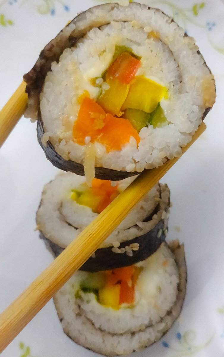 raineeyadav's tweet photo. Happy supper everyone! 
#gimbap https://t.co/6UkkXWNO6B