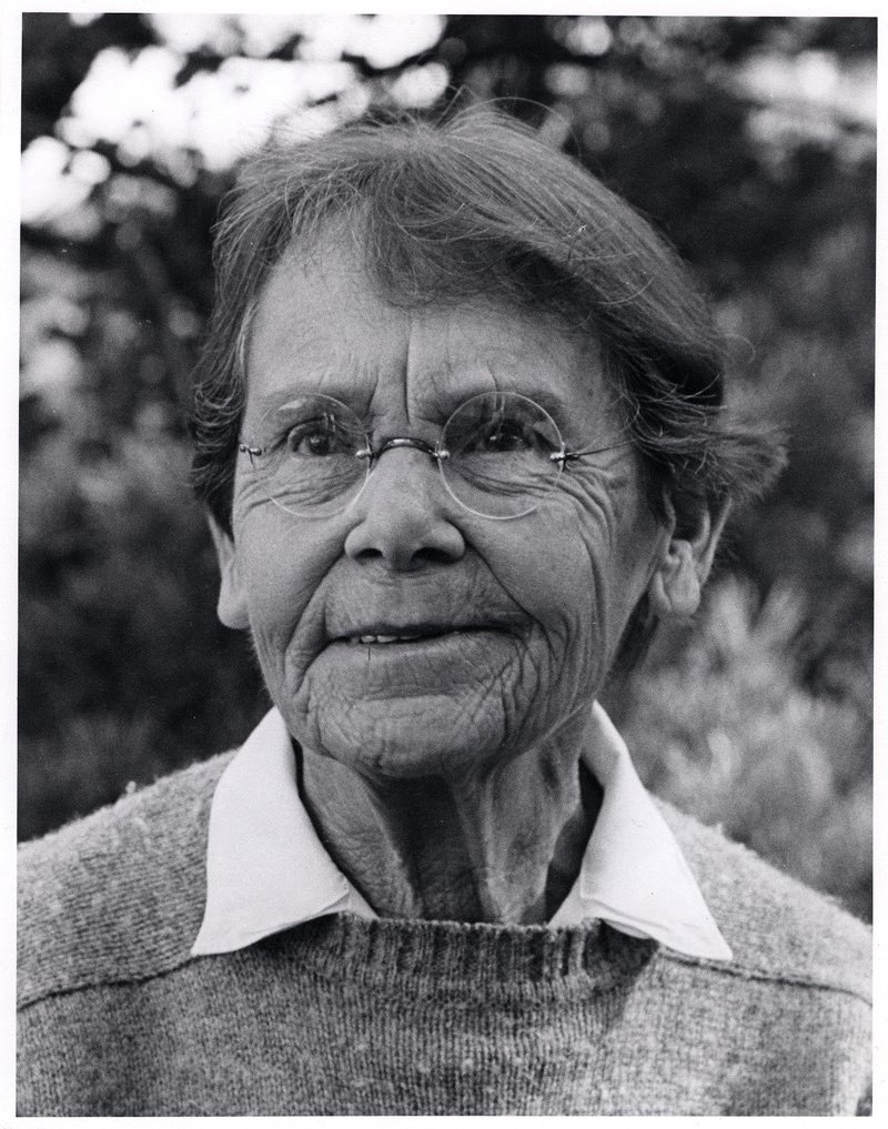On this #WomensEqualityDay, we celebrate all women who fought (and still fight) tirelessly for equality, including CSHL’s Barbara McClintock. 
(1/2)