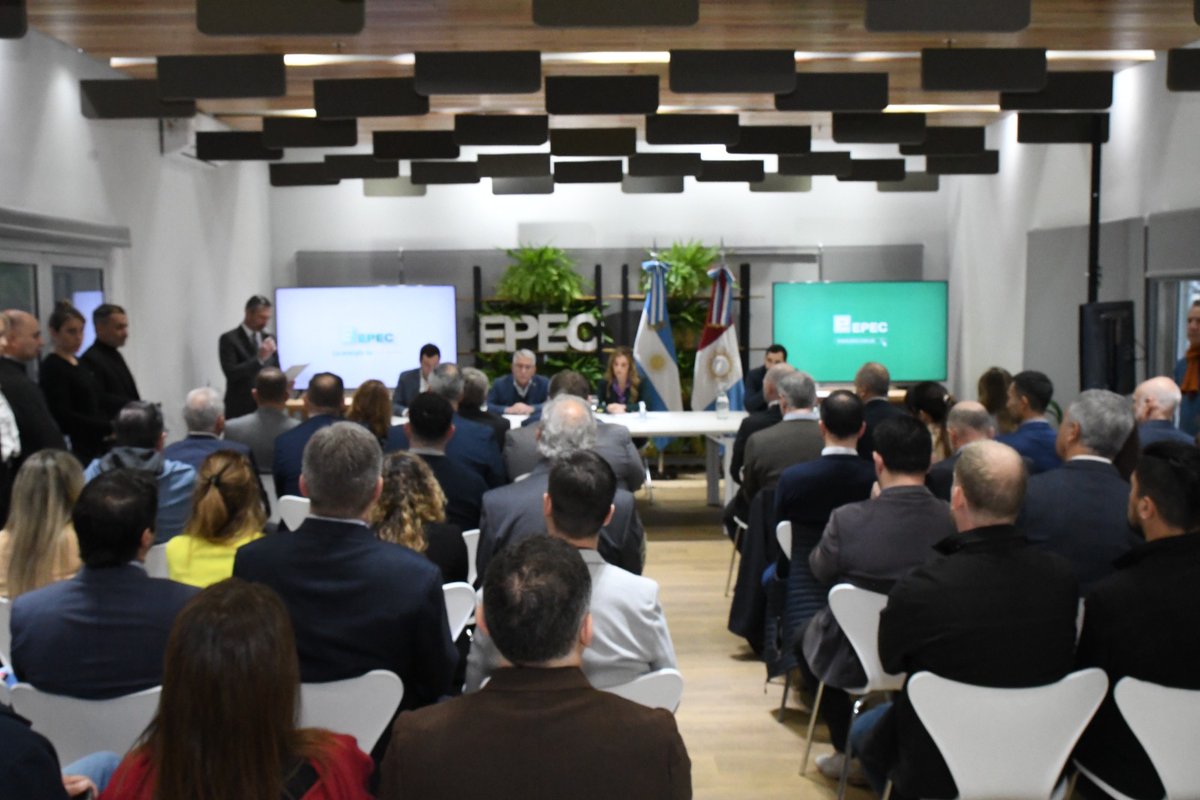 EpecOficial's tweet photo. Firmamos un importante convenio con la Secretaría de Energía de la Nación @Energia_Ar para el aumento de disponibilidad de potencia y actualización tecnológica del complejo hidroeléctrico Río Grande. https://t.co/VCLIejSFQh
