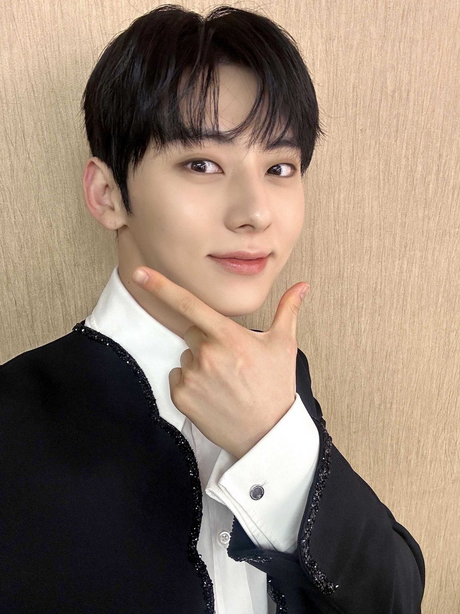 MINHYUN_PLEDIS's tweet photo. [#Moment_H] 📸

마카오 황도들❣️행복한 기억
가~득 만들어줘서 너무 고마워요!! 최고최고👍
See you soon, MACAU 🧡

#황민현 #HWANGMINHYUN
#UNVEIL https://t.co/lLZzkYYPA6