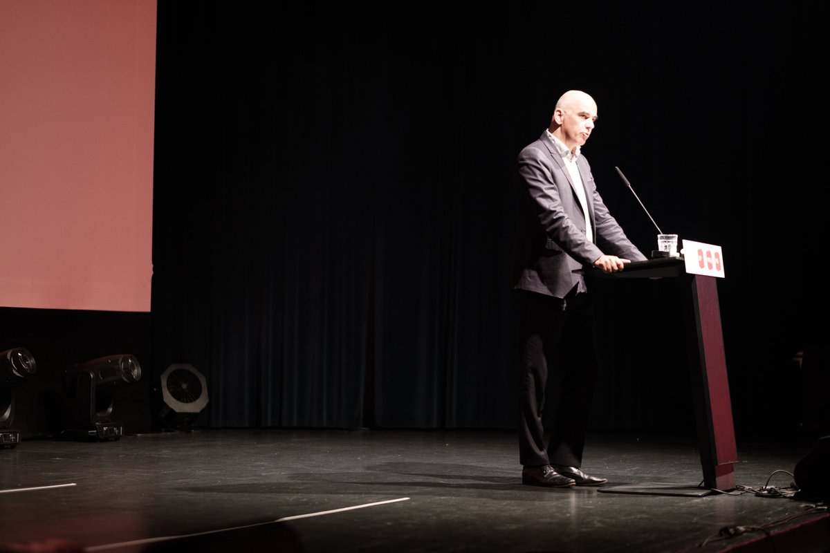 spschweiz's tweet photo. .@alain_berset: "Wir müssen die soziale Sicherheit stärken! Und wir müssen in der Lage sein, Reformen durchzuführen. Denn wenn wir als Gesellschaft erstarren, wird die Unsicherheit noch grösser." #ParteitagSP https://t.co/Q3hMtcfjJq