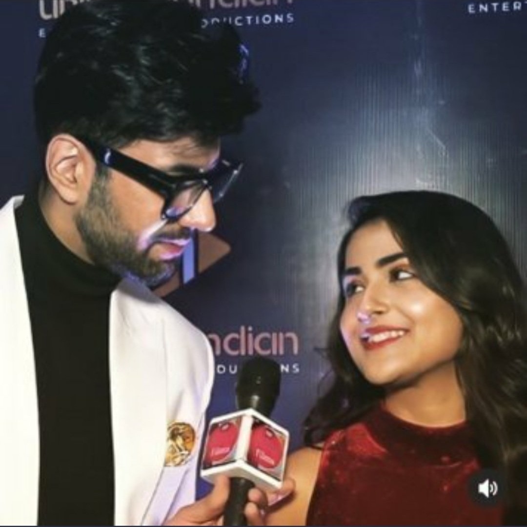 GeetanjaliSwa14's tweet photo. Truelove,romance,understanding,cuteness,heart touching and everything are the  words that describes our favorite ones ...♡ 
MISSING DEVIR AS SHAKHI 
#ShauryaAurAnokhiKiKahani 
#ShaKhi https://t.co/hwxX5zrhzK